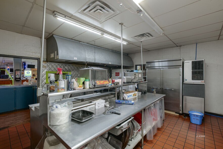 More Photos Of 1037 OH-7, Gallipolis Sports And Entertainment For Sale