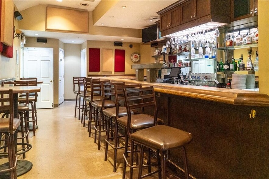 More Photos Of 10 Market St, Pittsburgh Restaurant For Sale