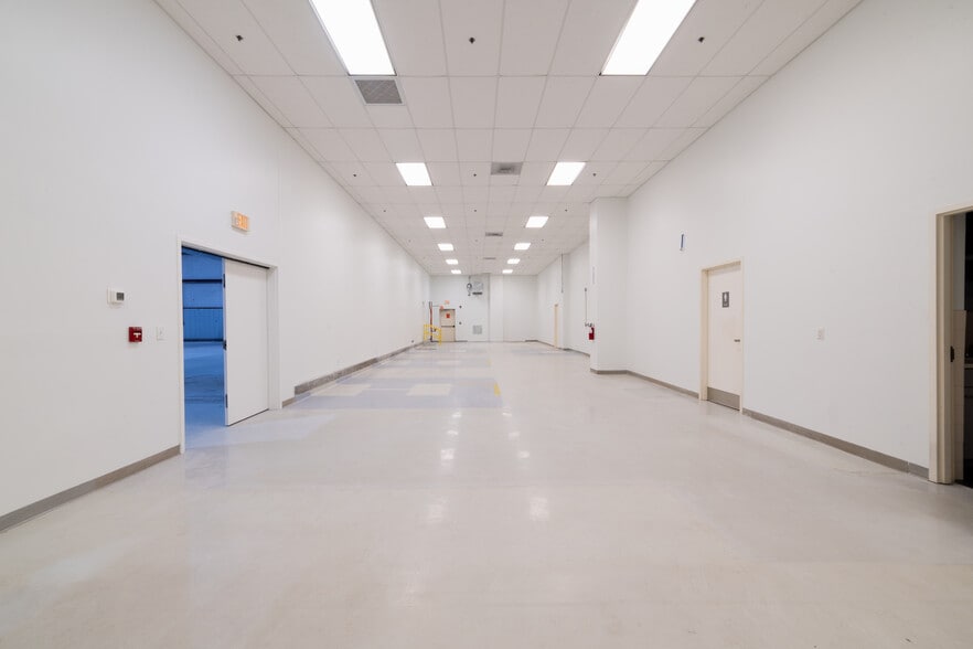 More Photos Of 415 Jessen Ln, Charleston Warehouse For Lease