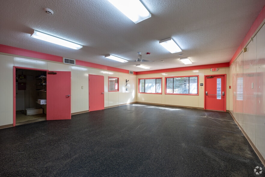 More Photos Of 9330 Nesbit Ferry Rd, Alpharetta Daycare Center For Lease