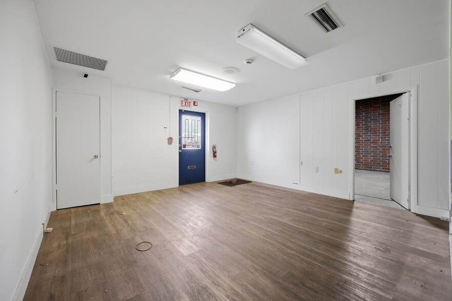 More Photos Of 2406-2410 Harper St, Jacksonville Warehouse For Lease