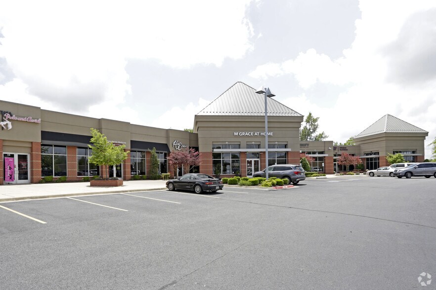 More Photos Of 2905 S Walton Blvd, Bentonville Storefront For Lease