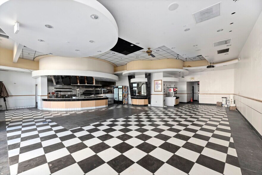 More Photos Of 800-888 New Los Angeles Ave, Moorpark Department Store For Sale