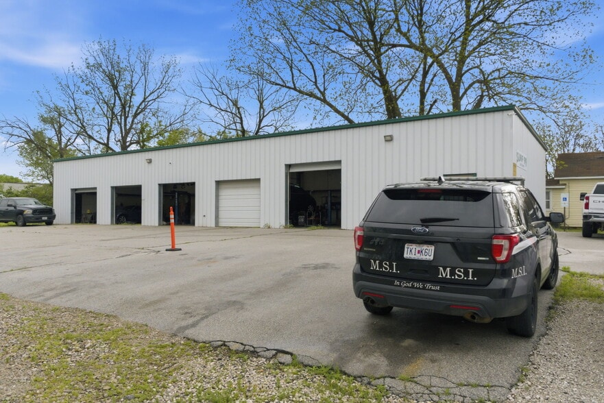 More Photos Of 1525 E Florida St, Springfield Auto Repair For Sale