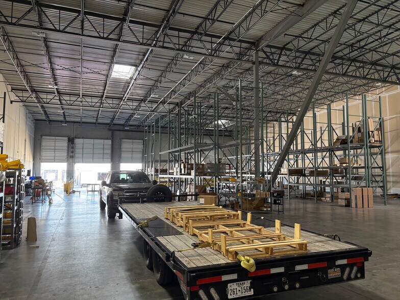 More Photos Of 2301 E St Elmo Rd, Austin Warehouse For Lease