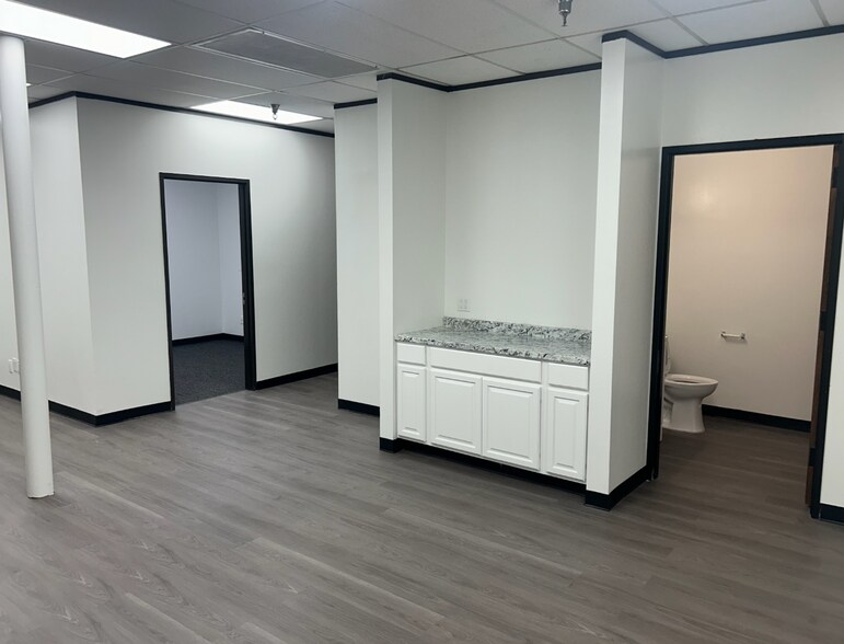More Photos Of 8601 Jameel Rd, Houston Warehouse For Lease