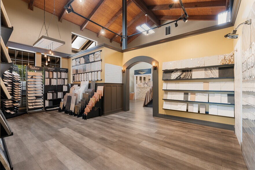 More Photos Of 807 S Auburn St, Grass Valley Showroom For Sale