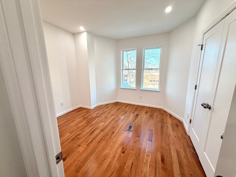 More Photos Of 5352 Cedar Ave, Philadelphia Apartments For Sale