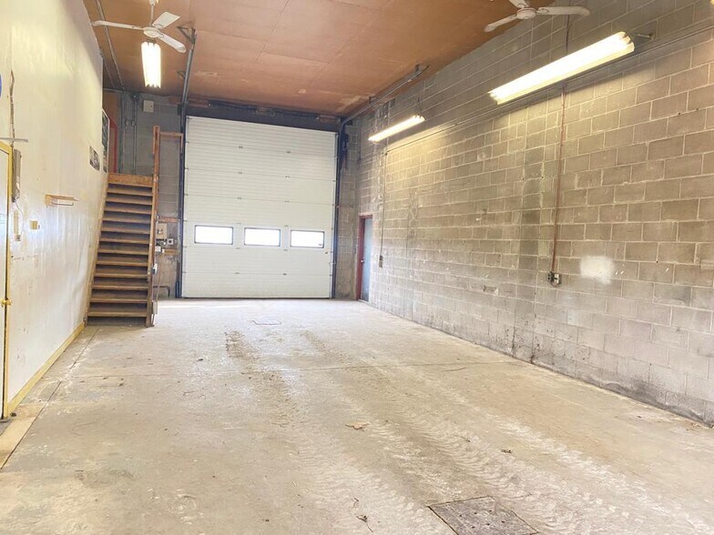 More Photos Of 1115 Niagara St N, Welland Service Station For Sale