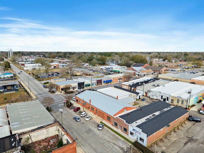 More Photos Of 111 W Ridgeley St, Atmore Storefront For Sale