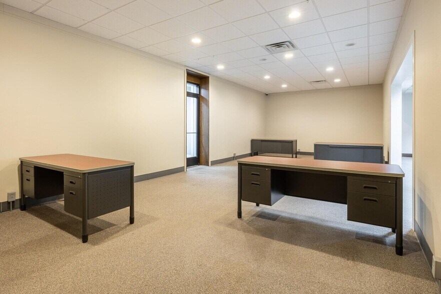 More Photos Of 240 Edwards St, Cleveland Office For Sale