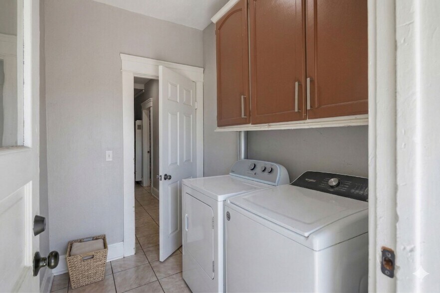 More Photos Of 2822 S La Salle Ave, Los Angeles Apartments For Sale