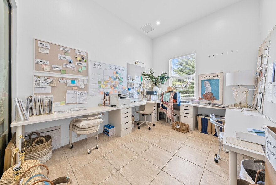More Photos Of 5780 Taylor Rd, Naples Showroom For Sale