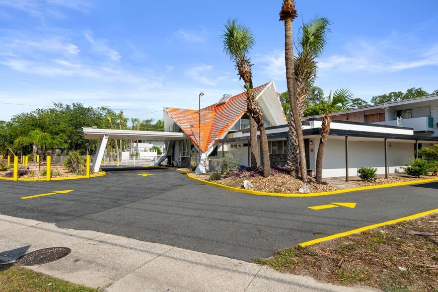 More Photos Of 5565 E Silver Springs Blvd, Silver Springs Hotel For Sale