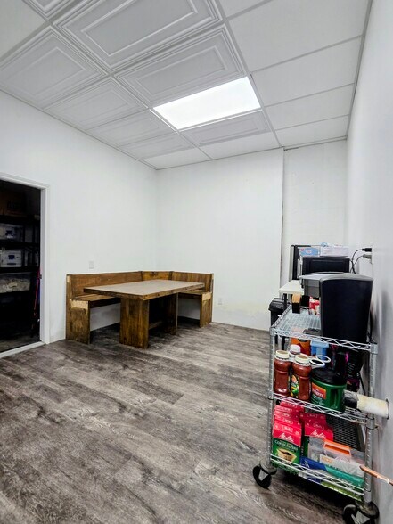 More Photos Of 211 SW Texas Ave, Lawton Warehouse For Sale