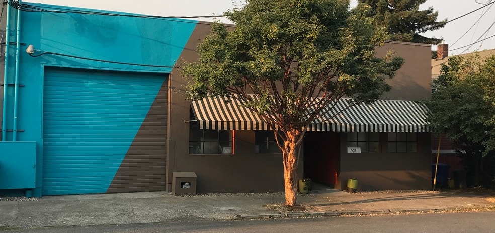 More Photos Of 1219 SE Lafayette St, Portland Loft Creative Space For Sale