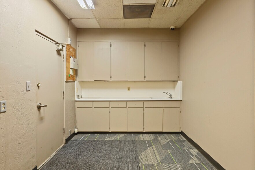 More Photos Of 1446 N Hunter St, Stockton Office For Sale