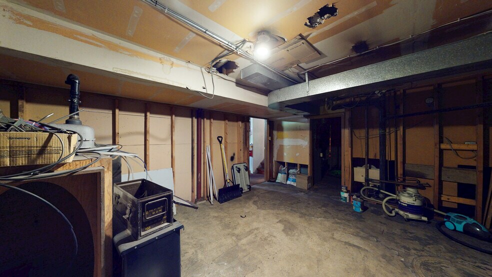 More Photos Of 662 15 St SW, Medicine Hat Industrial For Sale