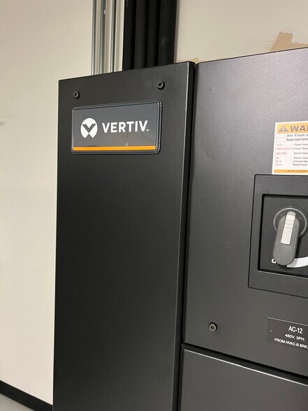 More Photos Of 4424 Interpoint Blvd, Dayton Industrial For Lease