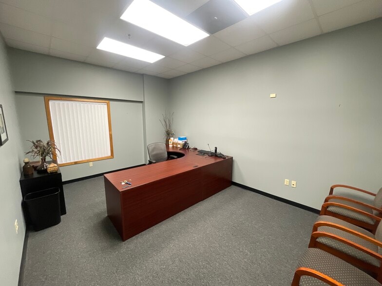 More Photos Of 11 Whitewood Ln, North Branford Garden Center For Sale