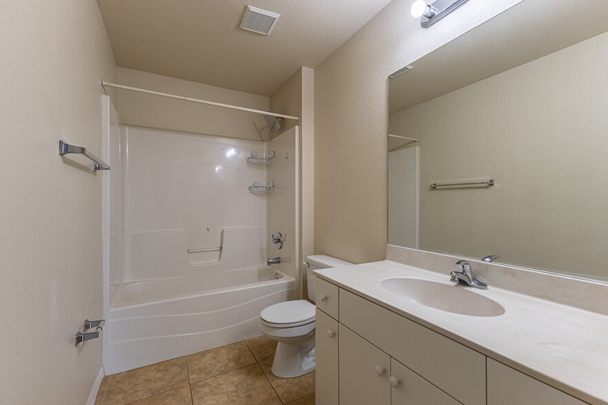More Photos Of 1328 SE 8th Ave, Cape Coral Multifamily For Sale