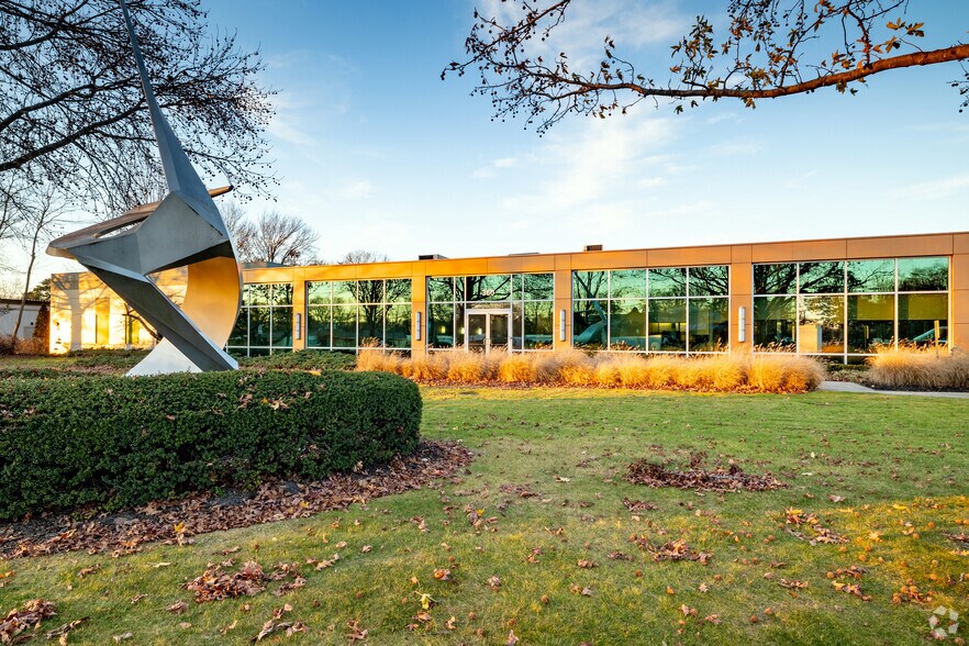 More Photos Of 360 Motor Pky, Hauppauge Medical For Lease