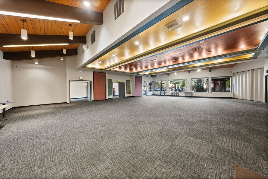 More Photos Of 3105 NE O. B. Riley Rd, Bend Hotel For Sale