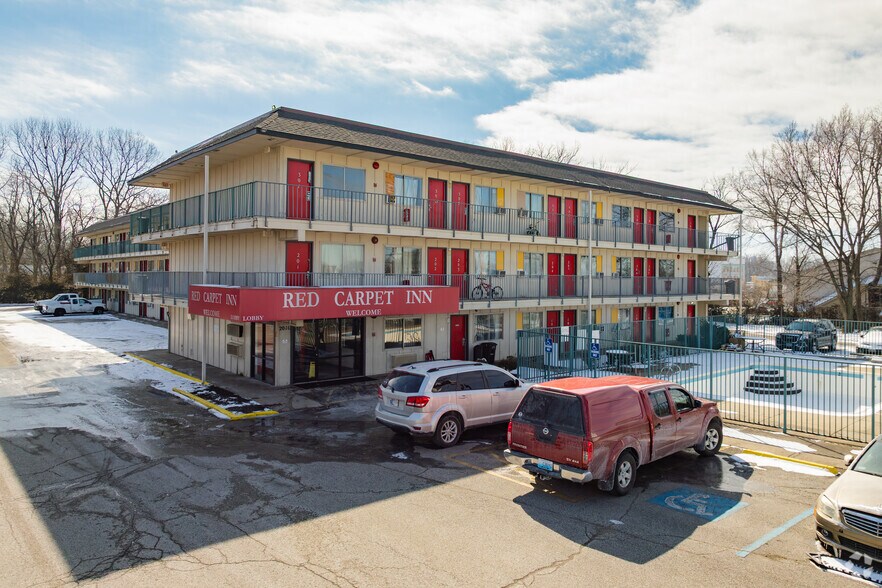 Primary Photo Of 2016 Old Us-31, Jeffersonville Hotel For Sale