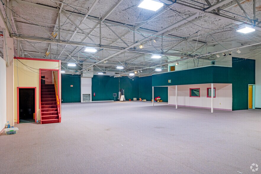 More Photos Of 951 S 13th St, Harrisburg Light Manufacturing For Sale