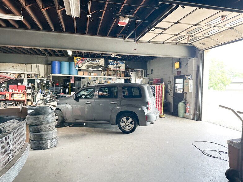 More Photos Of 1198 N Schuyler Ave, Kankakee Freestanding For Sale