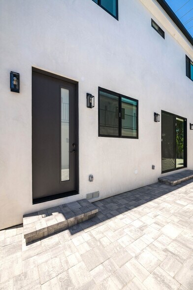 More Photos Of 5954 Simpson Ave, Valley Village Apartments For Sale