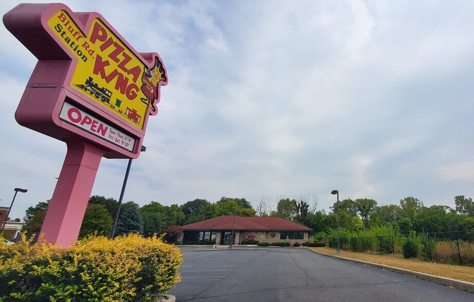 More Photos Of 7045 Bluff Rd, Indianapolis Freestanding For Sale