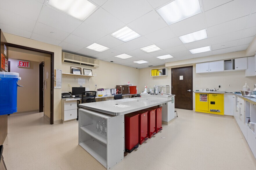 More Photos Of 7210 13th Ave, Brooklyn Office For Sale