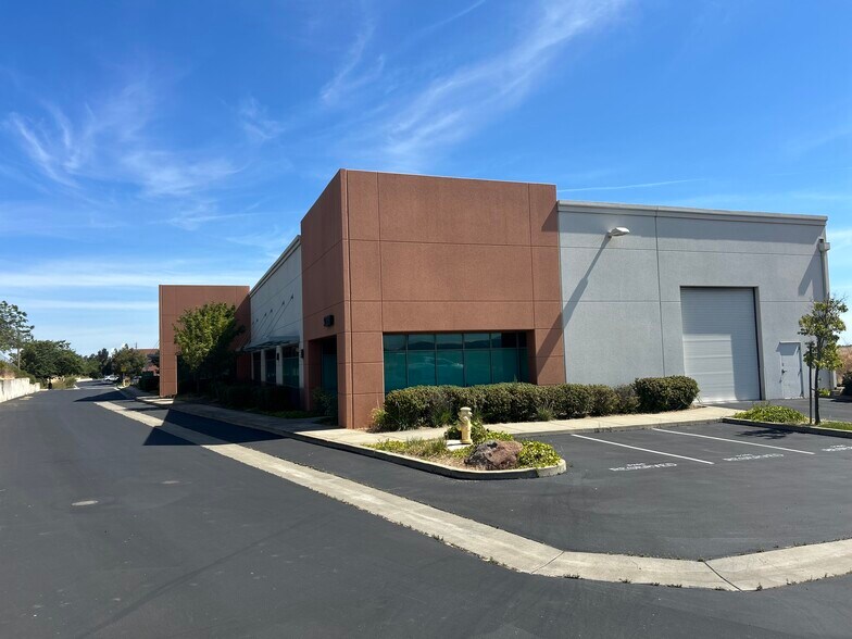 More Photos Of 5200-5234 Gateway Plaza Dr, Benicia Warehouse For Sale