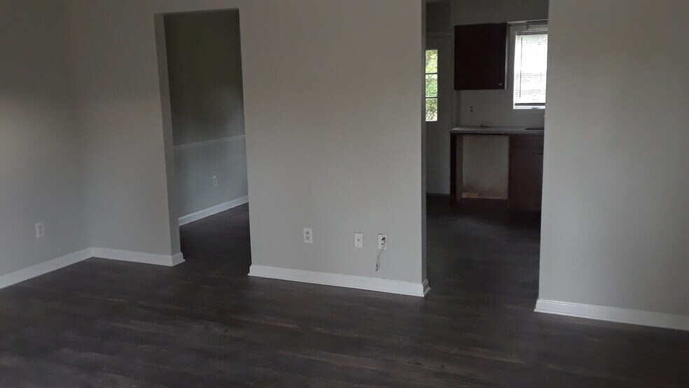 More Photos Of 323 S King Ave, Pine Mountain Apartments For Sale