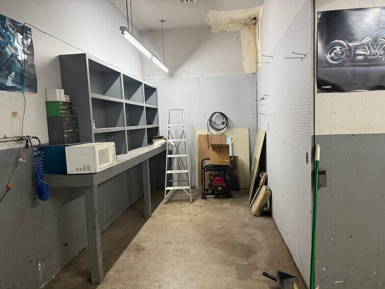 More Photos Of 16002 Pacific Ave S, Spanaway Auto Dealership For Sale