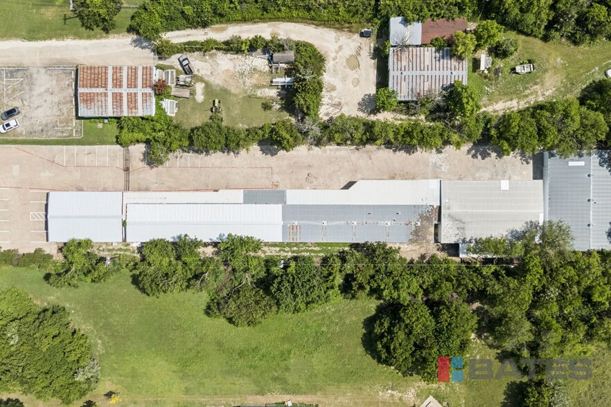 More Photos Of 1101 S Hampton Rd, DeSoto Showroom For Lease