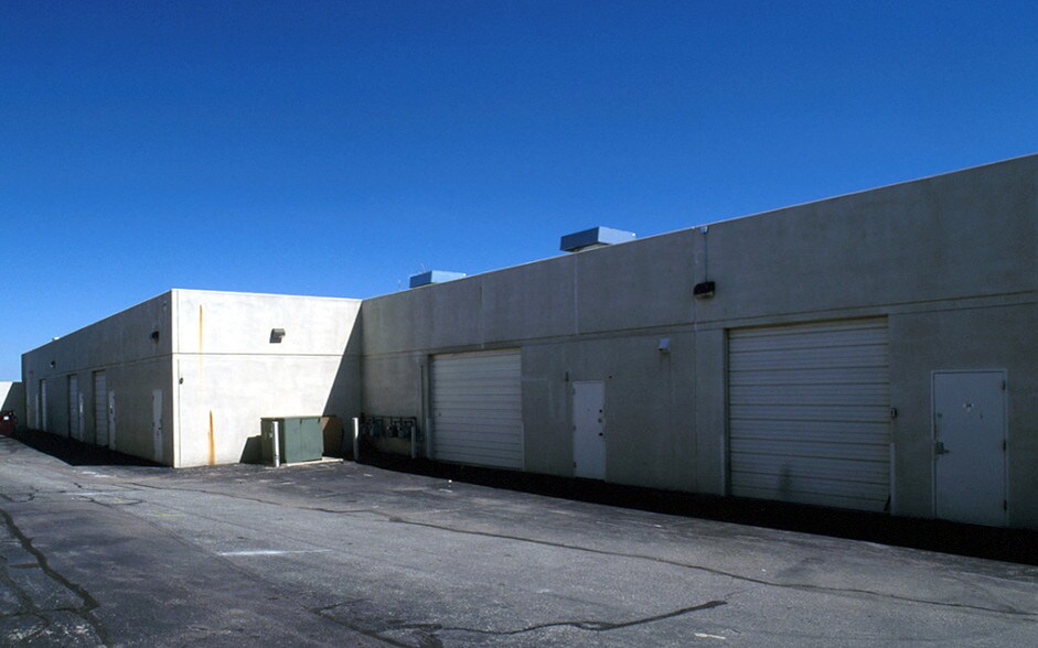 More Photos Of 6341 S Troy Cir, Centennial Light Distribution For Lease