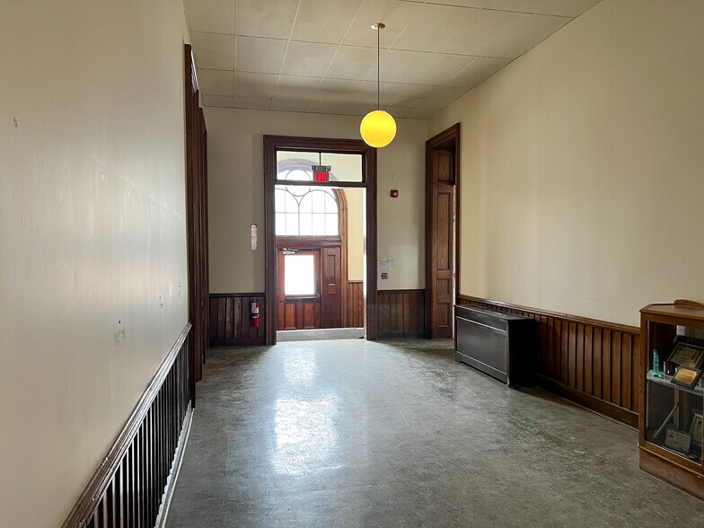 More Photos Of 2 Federal St, Saint Albans Specialty For Sale