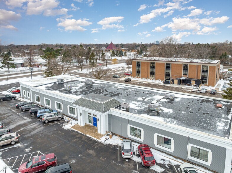 More Photos Of 1781 W County Road B, Saint Paul Office For Sale