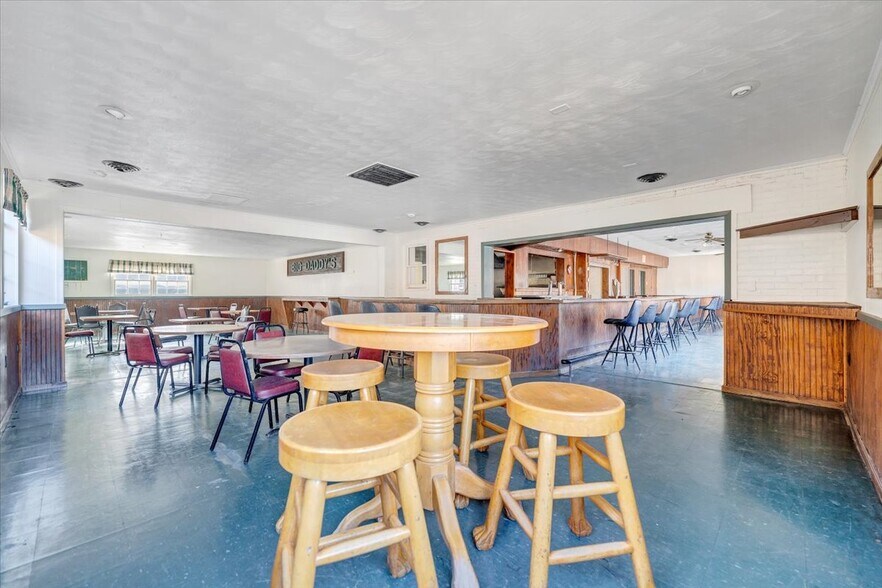 More Photos Of 630 Lowe St, Buchanan Restaurant For Sale