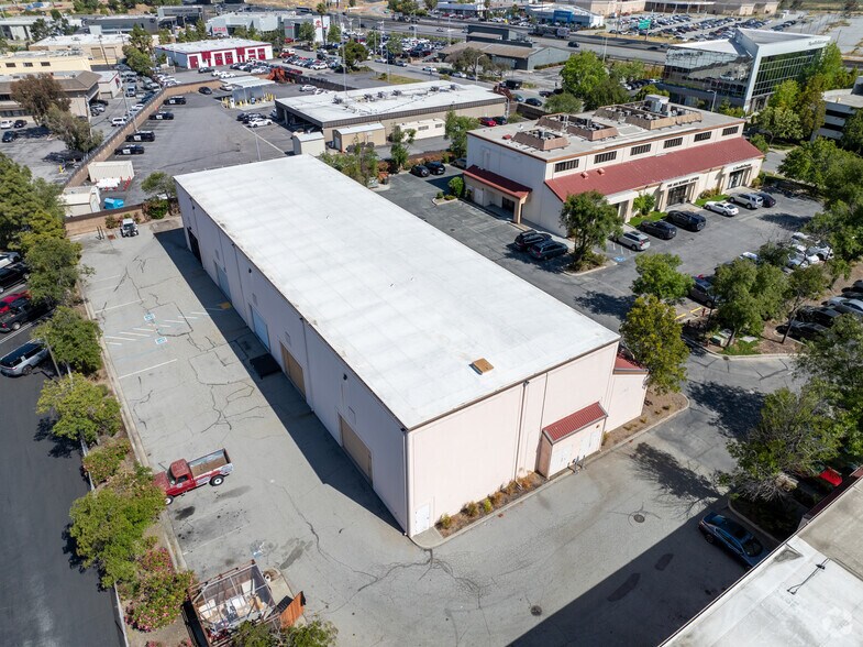 More Photos Of 335 Convention Way, Redwood City Unknown For Lease