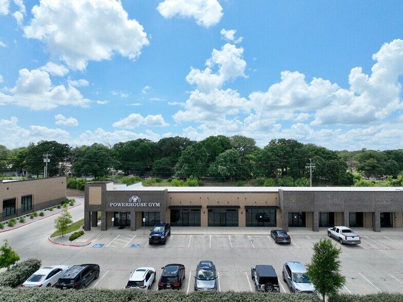 More Photos Of 1800 Lone Oak Rd, Weatherford Storefront Retail Office For Sale