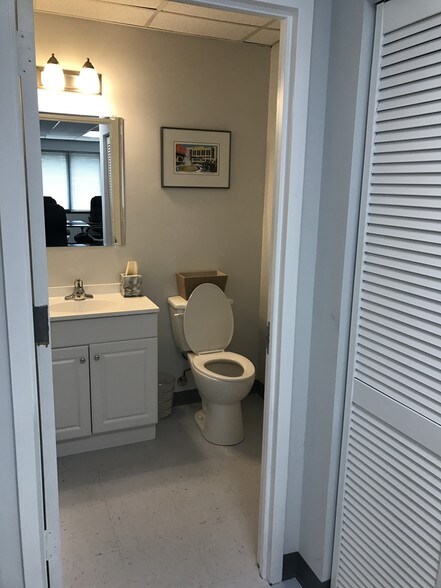 More Photos Of 18201-18209 Flower Hill Way, Gaithersburg Medical For Lease