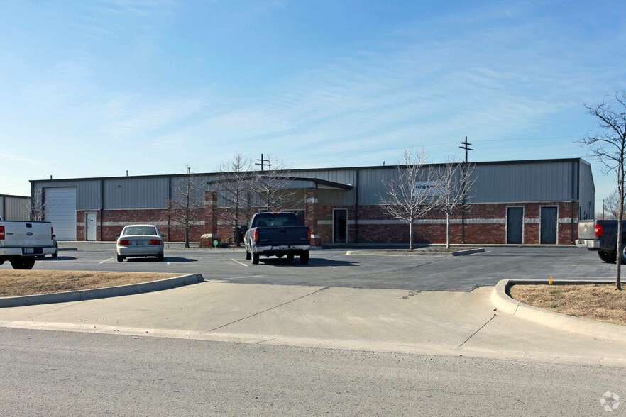 More Photos Of 905 Messenger Ln, Moore Light Manufacturing For Lease
