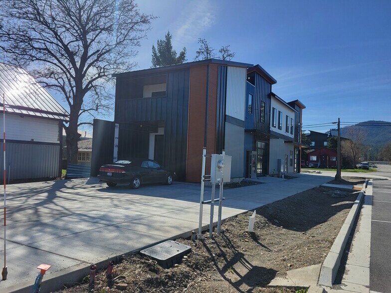 More Photos Of 501 E 3rd Ave, Post Falls Flex For Sale