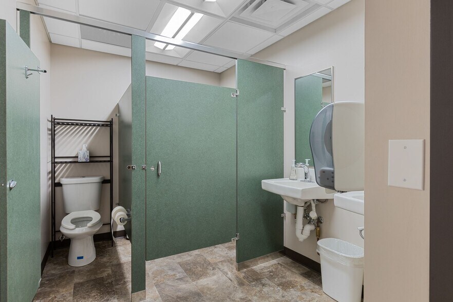 More Photos Of 533 Myatt Dr, Madison Showroom For Sale