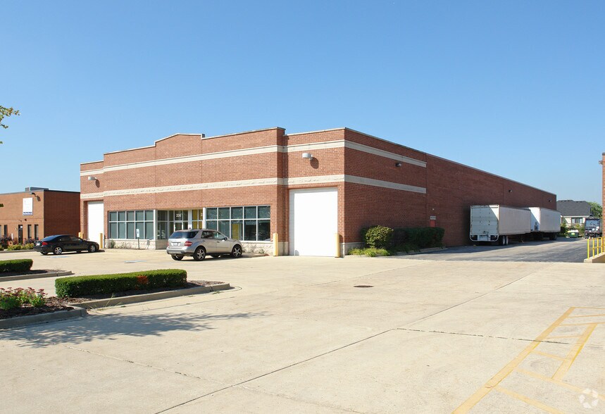 More Photos Of 232-236 S Westgate Dr, Carol Stream Warehouse For Sale