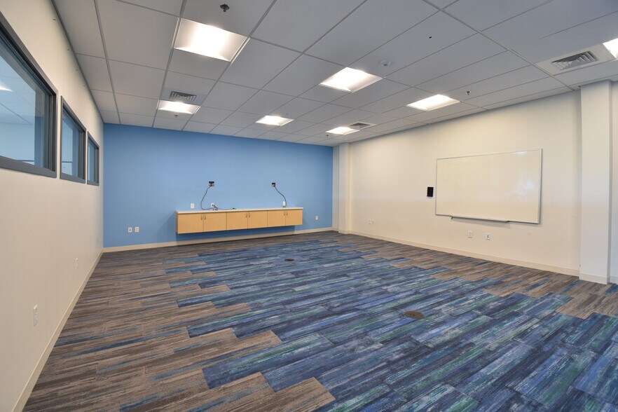 More Photos Of 144 North Rd, Sudbury Unknown For Lease