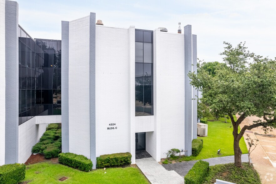 More Photos Of 4320 N Belt Line Rd, Irving Unknown For Lease